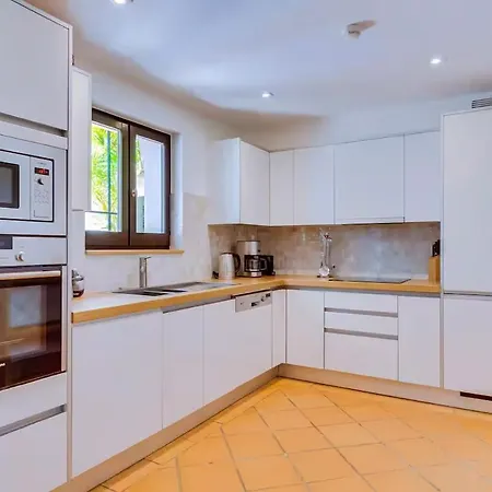 Отель Pine Cliffs Village