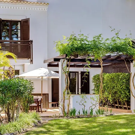 Отель Pine Cliffs Village