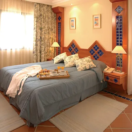 Отель Pine Cliffs Village