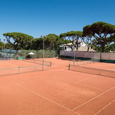 Pine Cliffs Village Otel